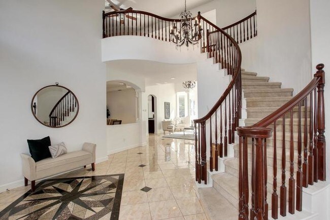 Foto del edificio - 230 Hawkcrest Cir