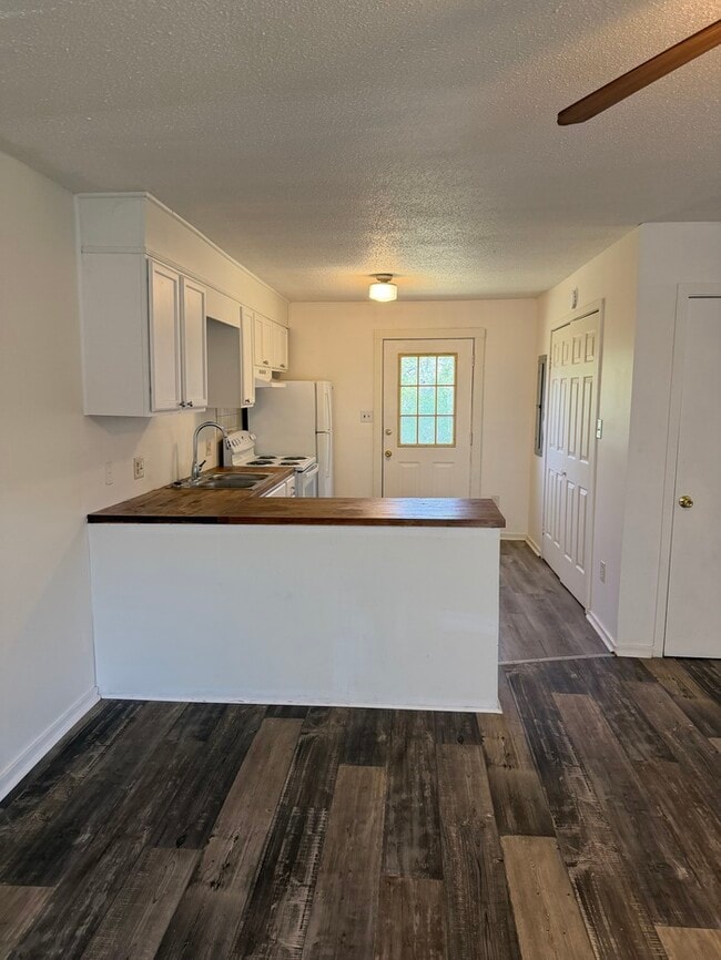 Foto del edificio - 108 Suzanne Cir