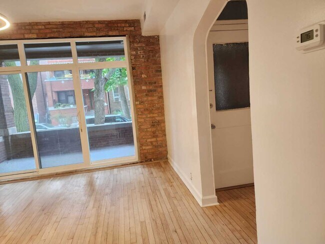 Foto del edificio - 820 N Leavitt St