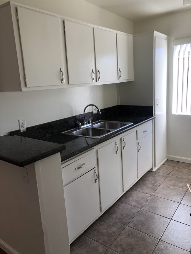 Building Photo - Shamrock Apartments