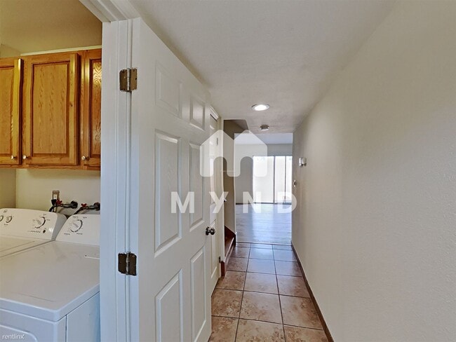 Building Photo - 3 br, 1.5 bath Condo - 5987 Mack Rd Apartment