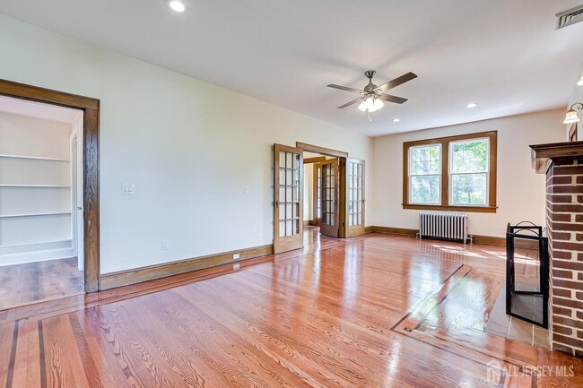 Building Photo - 338 Buckelew Ave