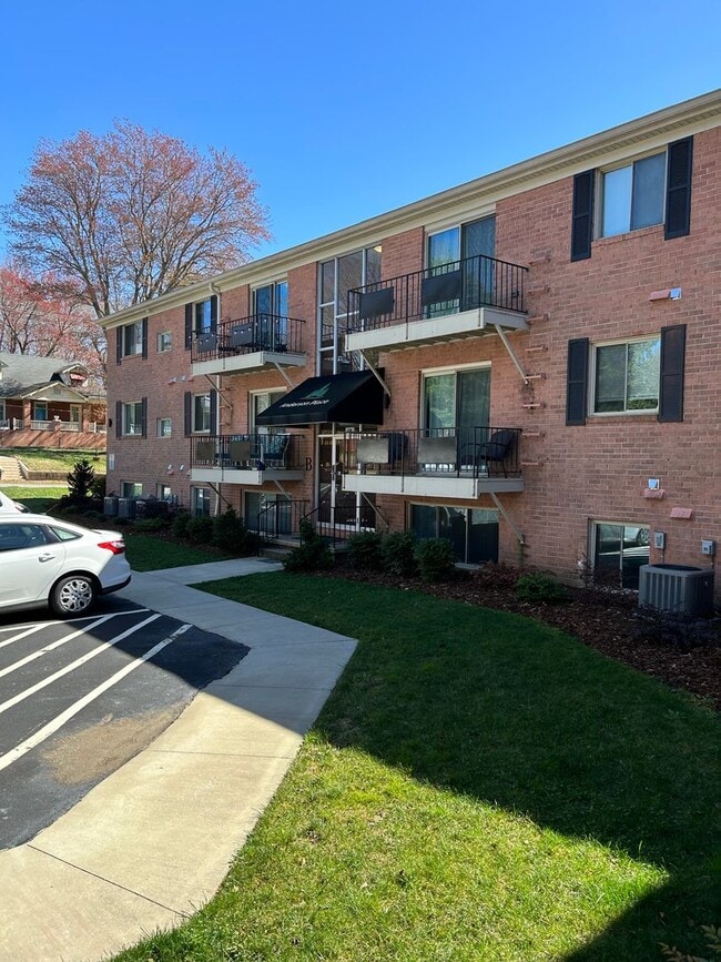 Building Photo - Downtown Morganton 3 Bedroom 2 Bath