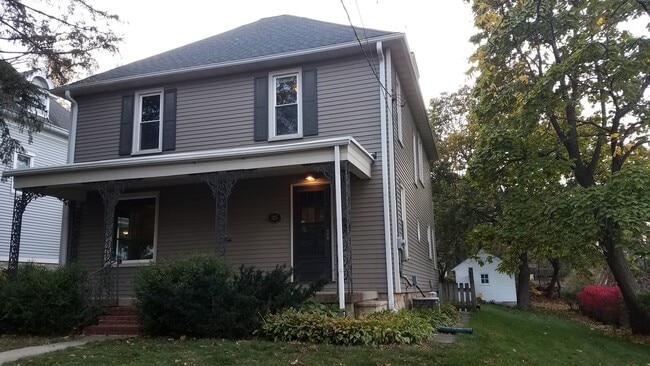 Building Photo - Walking Distance to St. Mary's Hospital and Downtown Rochester