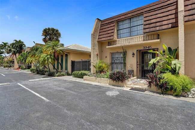 Foto del edificio - 3945 NE 167th St