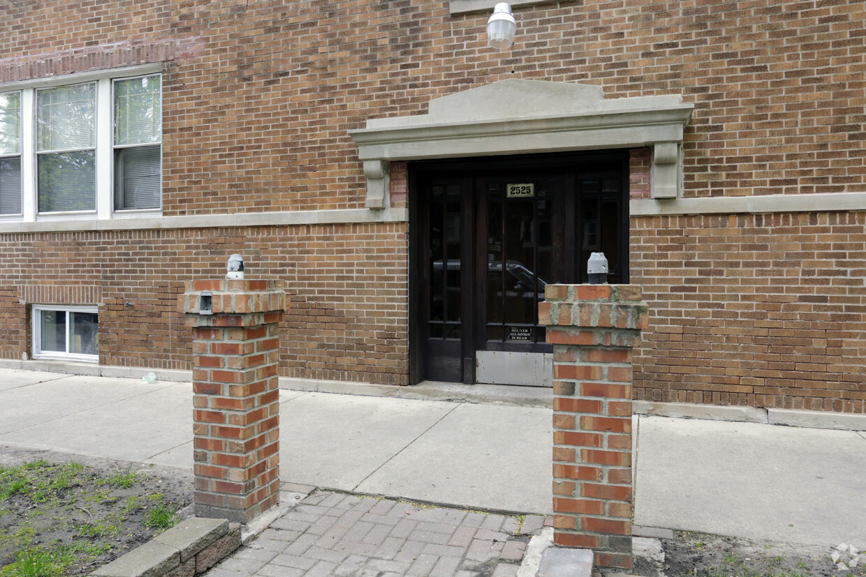 Foto del edificio - 2525 W Arthur Ave