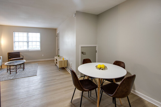 2/1,5 Comedor/Sala de estar - The Shift Residences- East Memphis