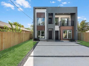 Building Photo - 7802 Queen St