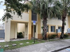 Building Photo - 6255 SW 47th Manor