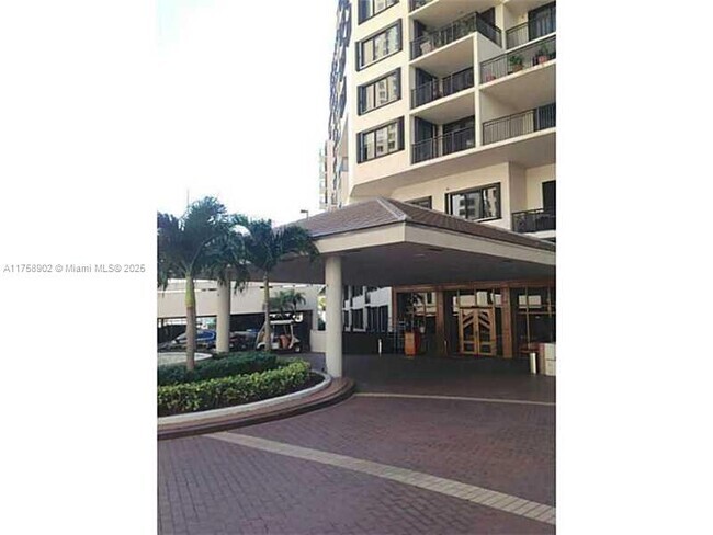 Building Photo - 540 Brickell Key Dr