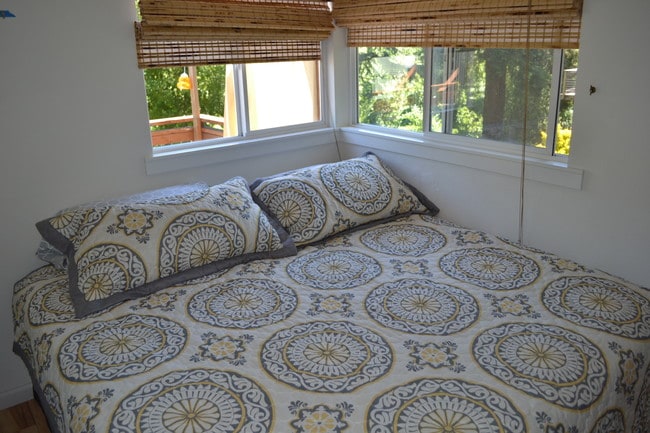 Bedroom w/King - 9870 River Rd