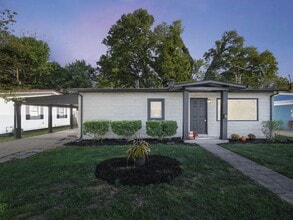 Building Photo - 452 Stella Ave