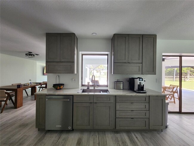 Foto del edificio - 900 Crestwood Rd