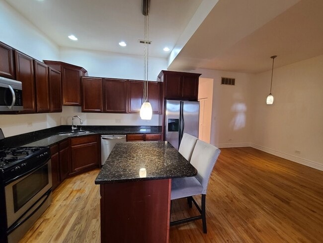 Building Photo - 4856 S Prairie Ave