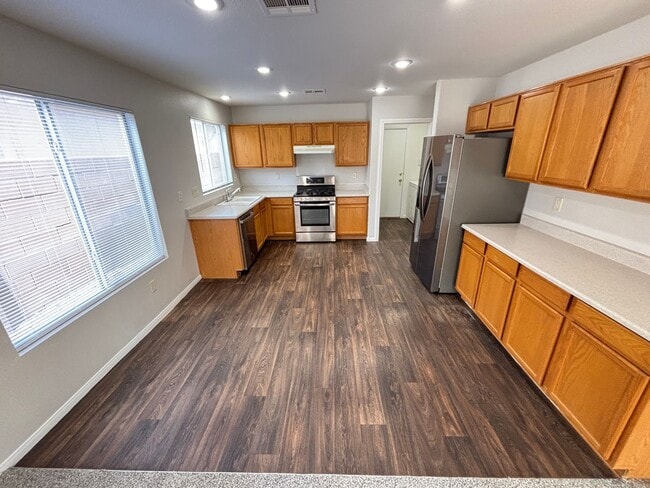 Building Photo - Beautiful 4Bed/3Bath/2Car residence located in Summerlin near Town Center Drive
