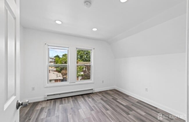 Foto del edificio - 410 Chadwick Ave