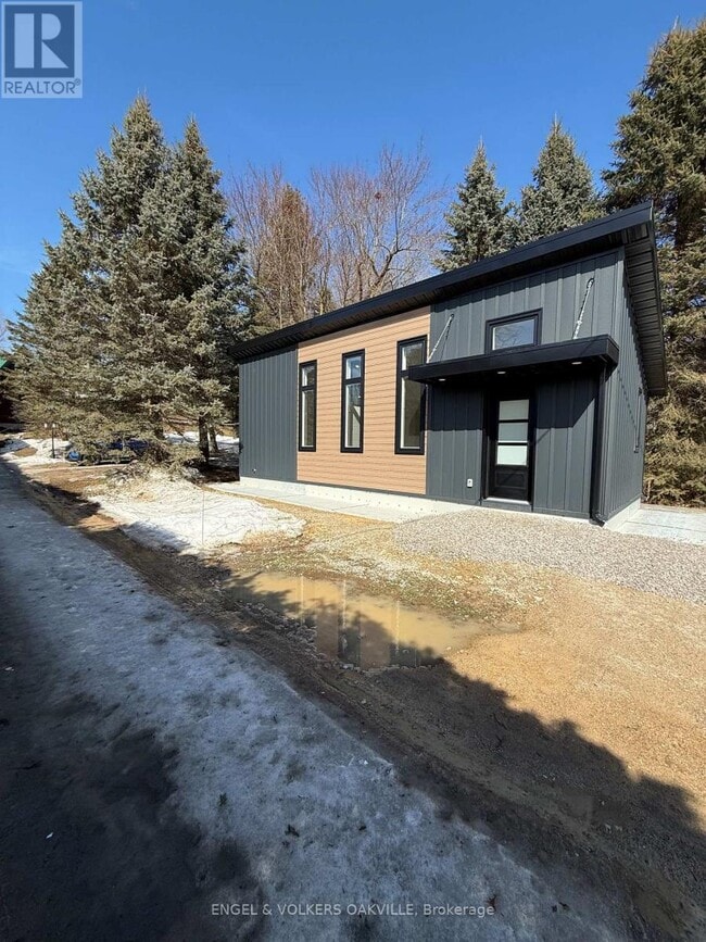 Building Photo - 55 William St