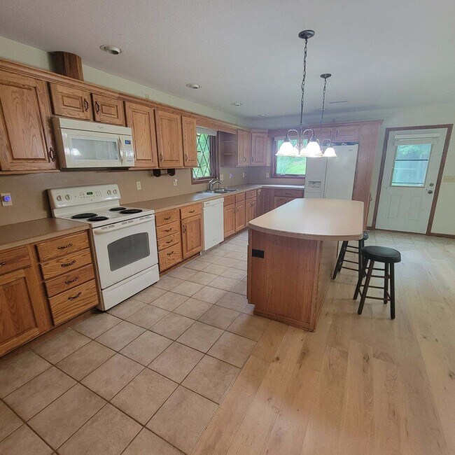 Building Photo - 2376 Crosley Rd