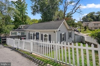 Building Photo - 5001 Fable St