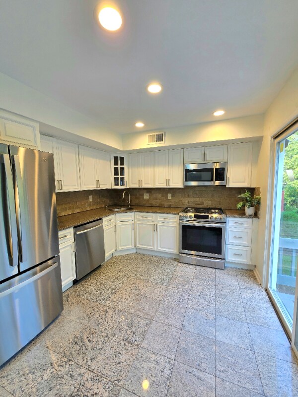 Foto del edificio - 821-21 Creek Ct