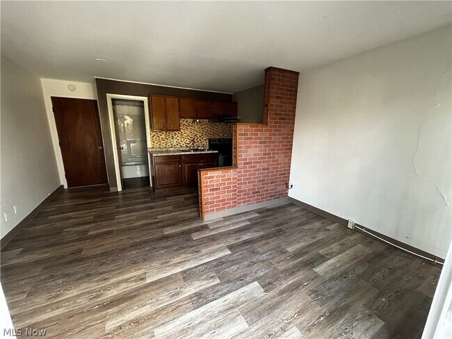 Foto del edificio - 2331 E Market St