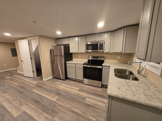 Building Photo - 120 2nd St