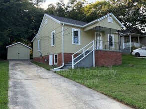 Building Photo - 506 Lakeside Ave