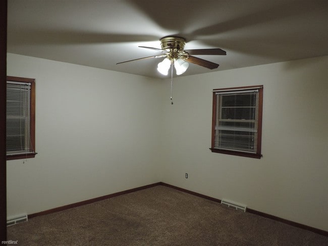 Building Photo - 2 br, 1 bath  - 10 Paul Ave Fl 2