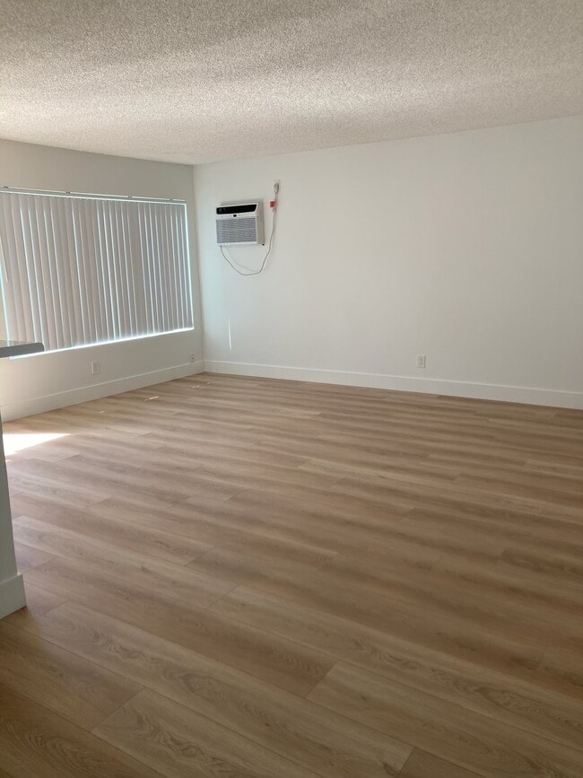 Building Photo - Beachside Apartments