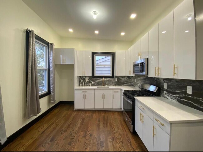 Unit 3 - 77 Vroom St