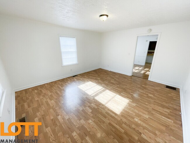Building Photo - 8 Haynesworth St