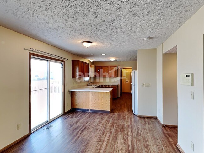 Foto del edificio - 529 Thompson Avenue