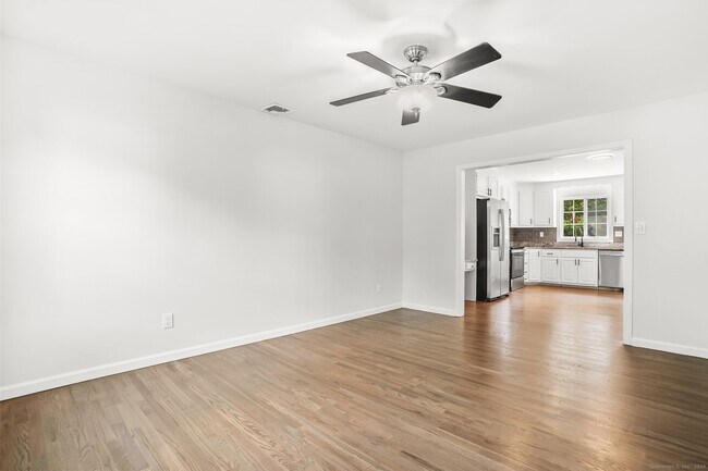 Foto del edificio - 75 Beecher Ave