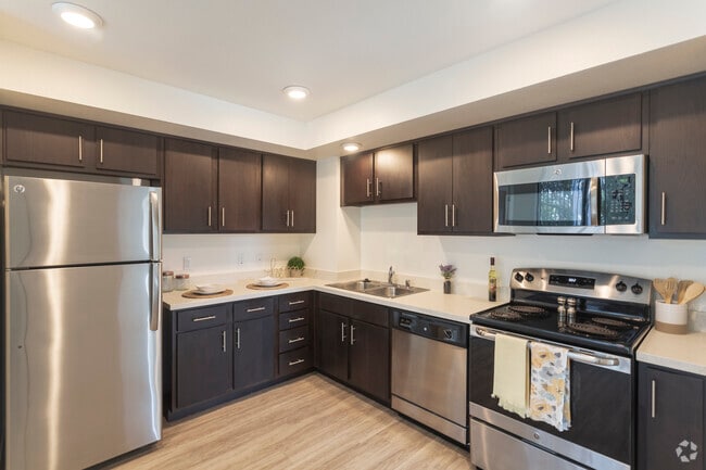 2 BR, 2 BA - 889 SF - FiftyOne Baltimore at the Crossroads