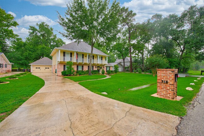 Building Photo - 746 Stone Mountain Dr