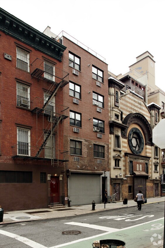 Building Photo - 56 Rivington St