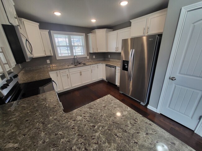 Building Photo - 516 Medallion Cir