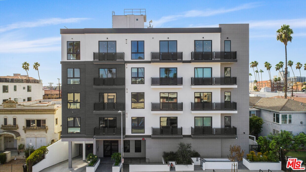 Primary Photo - 927 Fedora St