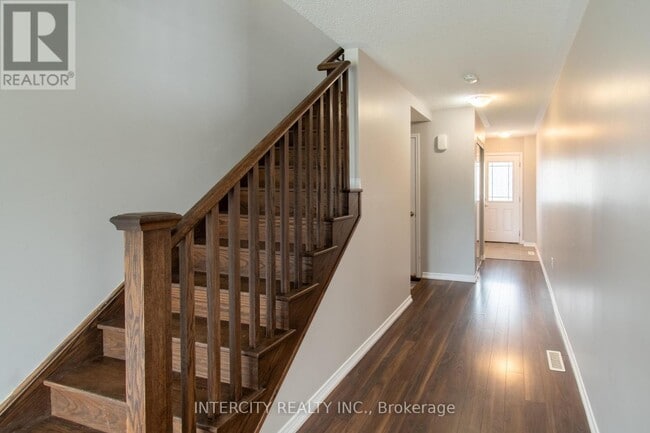 Photo du bâtiment - 191 Diana Dr