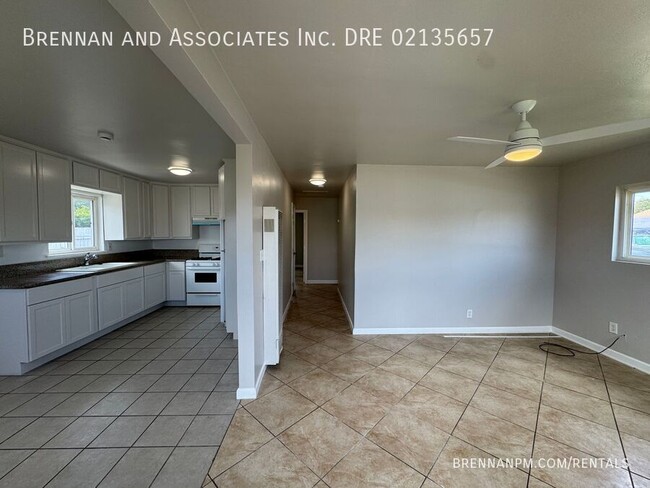 Building Photo - 806 S 33rd St