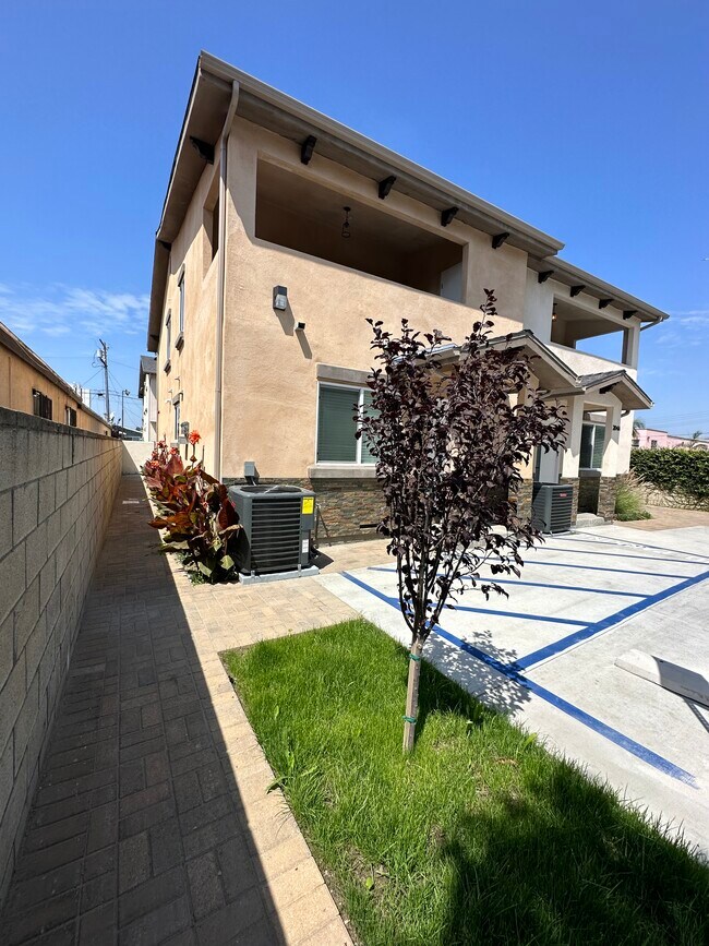 Foto del edificio - 204 S Rose Ave