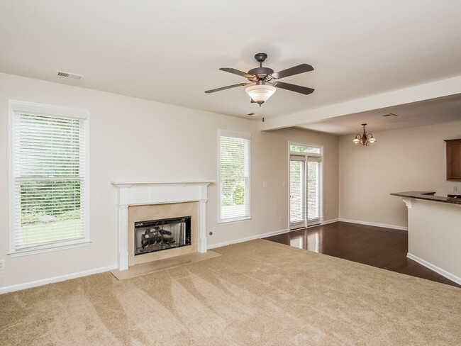 Building Photo - 3067 Woodbridge Ln