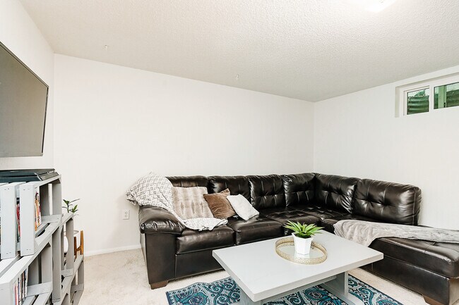 Building Photo - Silverwood Apartment