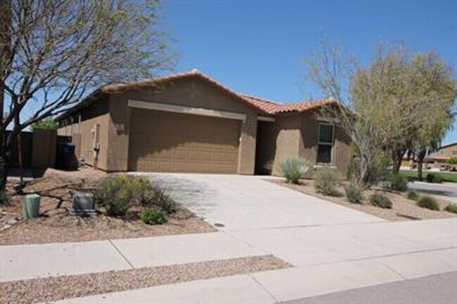 Building Photo - Desirable La Estancia Neighboorhood