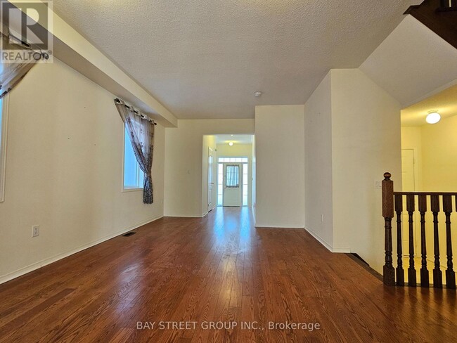 Building Photo - 1275 Blencowe Cres