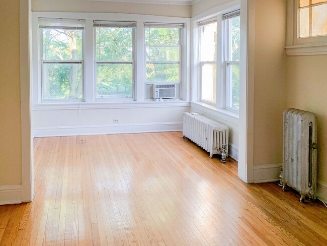 Foto del edificio - 5057 N Damen Ave