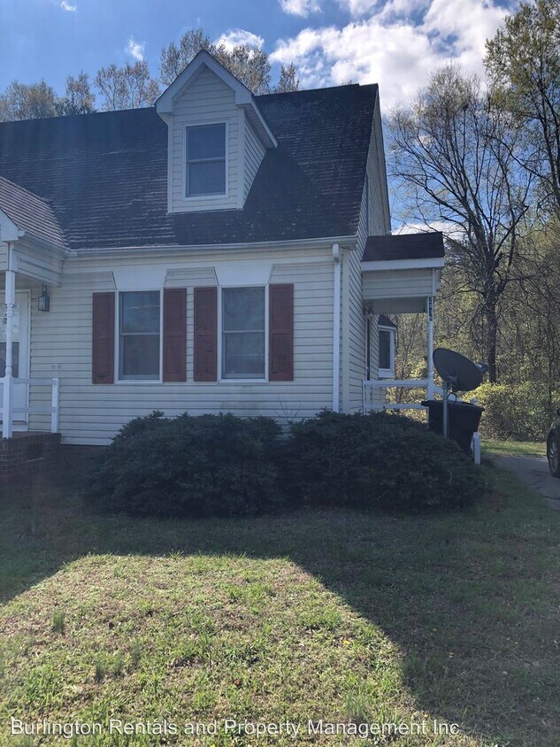Primary Photo - 2 br, 1.5 bath House - 2430 Moran Street