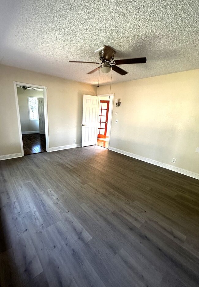 Foto del edificio - Charming 3/1 on HWY 32- Available Now!