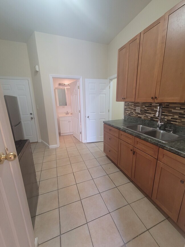 Foto del edificio - 2744 W 18th St