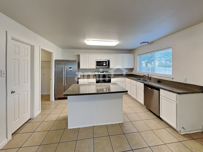 Building Photo - 1140 Honeywell Dr